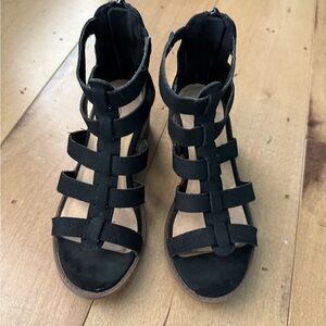 Girls black sandals with heel